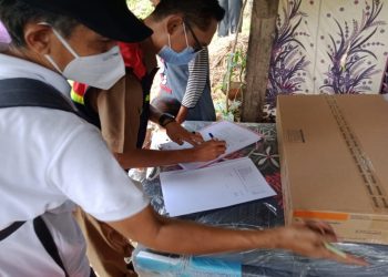 Kemensos Salurkan Bantuan Bagi Keluarga yang Tinggal di Kebun Warga