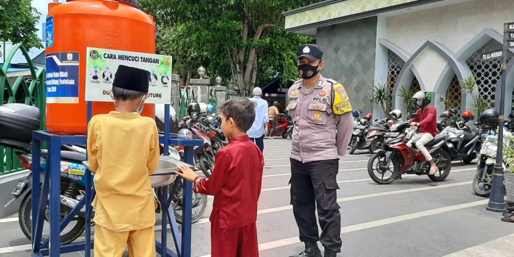 Berikan Rasa Aman, Personel Polsek Tanjungpinang Kota Laksanakan Pengamanan Ibadah Sholat Jum’at