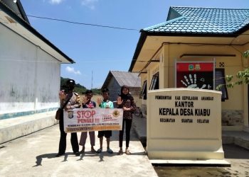 Bhabinkamtibmas Polsek Siantan Sosialisasika Stop Pungli kepada Masyarakat Desa Kiabu