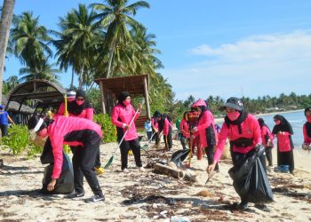 Bhayangkari Daerah Kepri Peduli, Laksanakan Gerakan Bersih Pantai dan Penanaman Terumbu Karang di Wilayah Natuna