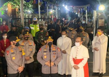 Blusukan Kapolri untuk Memastikan Paskah Berlangsung Aman dan Kawal Vaksinasi Nasional