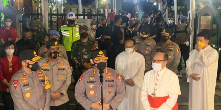 Blusukan Kapolri untuk Memastikan Paskah Berlangsung Aman dan Kawal Vaksinasi Nasional