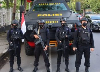 Brimob Polda Sulsel Turunkan Polwan, Perketat Pengamanan Gereja