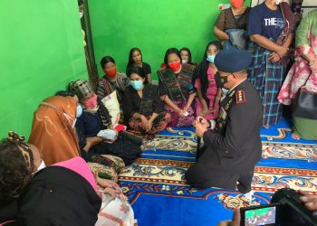 Dansat Brimob Polda Kepri Pimpin Upacara Pelepasan Jenazah Bripka Ojahan Silalahi