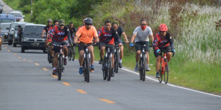 Kapolda Kepri Laksanakan Gowes Sore Hari Bersama Rombongan