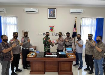 Kapolres Natuna Beri Kejutan HUT TNI AU Ke-75 di Mako Lanud Raden Sadjad