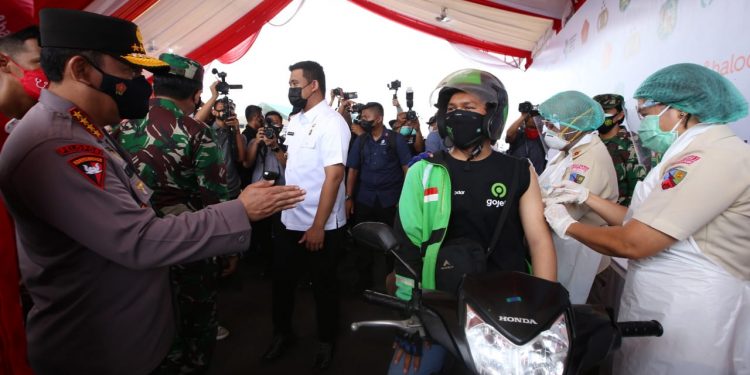 Kapolri dan Panglima Berharap Vaksinasi Drive Thru di Medan Jadi Role Model Wilayah Lain