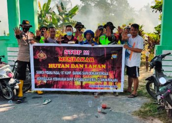 Masyarakat dan Bhabinkamtibmas Polsek Bunguran Timur Laksanakan Gotong Royong