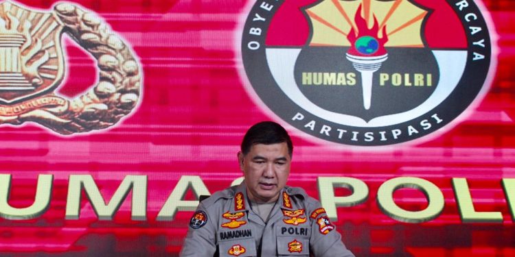 Mata Munarman Ditutup, Polri : Sesuai SOP Penangkapan Teroris