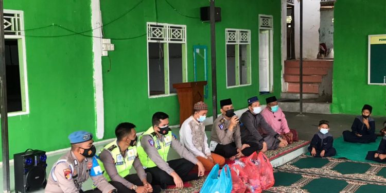 Ops Keselamatan Seligi 2021, Ditlantas Polda Kepri Gelar Baksos di Pondok Pesantren Al-Fateh Teluk Mata Ikan