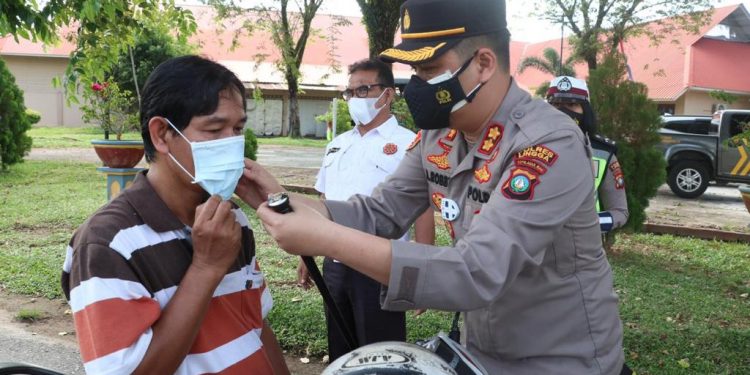Ops Keselamatan Seligi 2021, Polres Lingga Bagikan Masker kepada Masyarakat