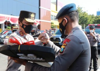 Polda Jawa Timur Terima Bantuan Mobil Dinas dari Pemerintah Provinsi Jawa Timur