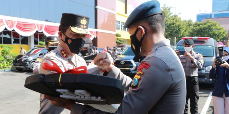 Polda Jawa Timur Terima Bantuan Mobil Dinas dari Pemerintah Provinsi Jawa Timur