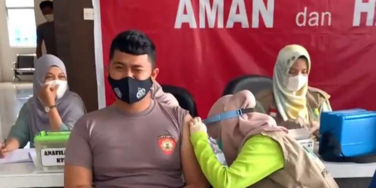 Polsek Siantan Gelar Apel Pelaksanaan Penerimaan Vaksin untuk Anggota Polri