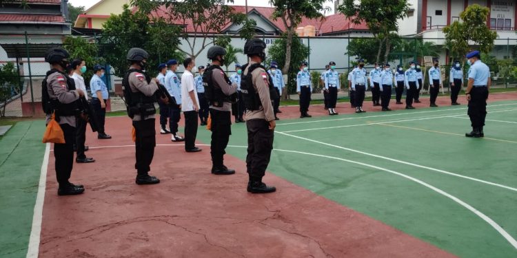 Satuan Brimob Polda Kepri Pengamanan Kegiatan Razia Gabungan Lapas Kelas II A Batam Bersama BNN Kota Batam