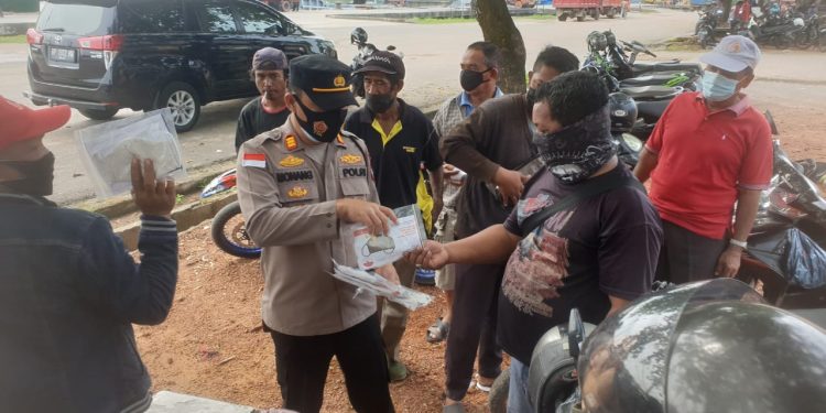 Tekan Penyebaran Covid-19, Polsek Kawasan Pelabuhan SBP Bagi 120 Masker di Dua Pelabuhan