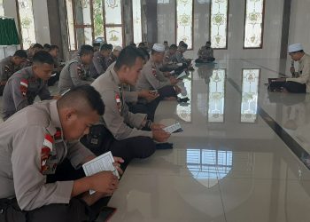 Upaya Menjadikan Personel Satbrimob Polda Kepri yang Beriman dan Bertaqwa Melalui Kegiatan Binrohtal