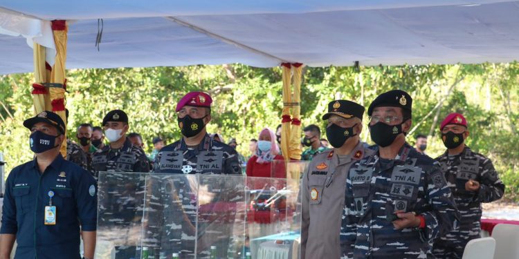Wakapolda Kepri Bersama Kasal Tinjau Latihan Operasi Amfibi dan Peresmian Puslatpurmar 9 Dabo Singkep