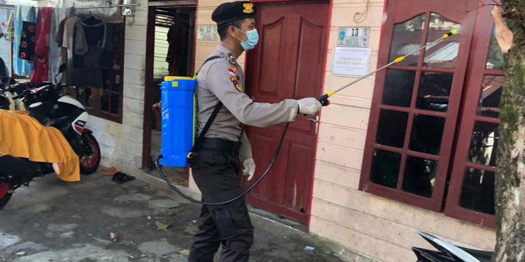 Apel Gabungan Personil Polres Kep. Anambas dan BPBD Kep. Anambas dalam rangka Penyemprotan Disinfektan di Kelurahan Tarempa