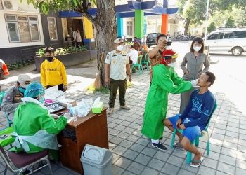 Cegah COVID-19, Polres Lombok Utara Tes Antigen Acak Pengguna Jalan