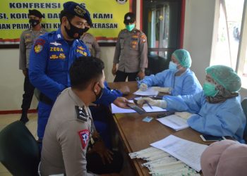Cegah Penyebaran Covid-19, Polres Natuna Laksanakan Pemeriksaan Swab PCR