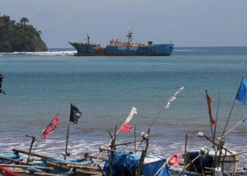 Dua kapal asing pencuri ikan ditahan, 8 orang jadi tersangka