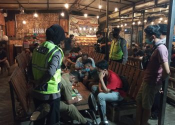 Enam Pelanggar Terjaring Operasi Yustisi Penegakan Disiplin Prokes Polsek Prajuritkulon Bersama Tiga Pilar