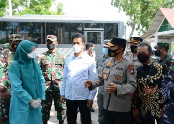 Kapolda Kepri Bersama Ketua DPRD Provinsi Kepri dan Pimpinan TNI Wilayah Kepri Tinjau Posko PPKM dan Lokasi Karantina di Kota Batam