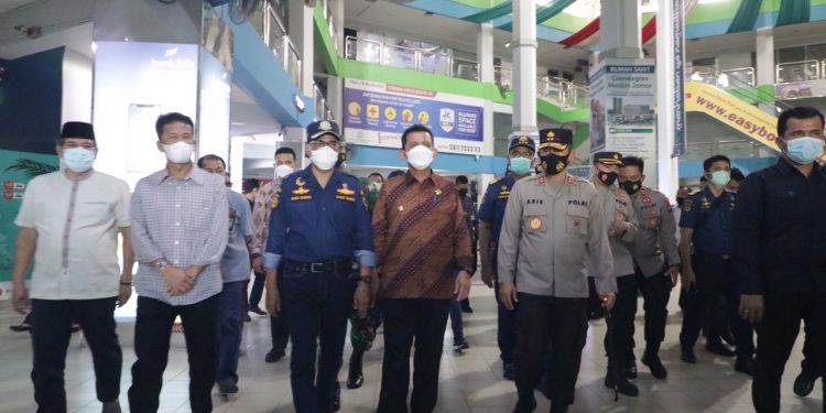 Kapolda Kepri Dampingi Menteri Perhubungan Tinjau Arus Penumpang Luar Negeri