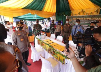Kapolda Kepri Tinjau Pos Pengamanan dan Pos Pelayanan Operasi Ketupat Seligi 2021