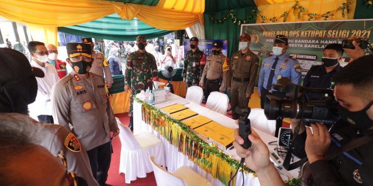 Kapolda Kepri Tinjau Pos Pengamanan dan Pos Pelayanan Operasi Ketupat Seligi 2021