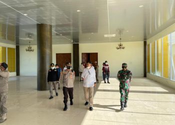 Kapolres Natuna Dampingi Bupati dan Wakil Bupati Natuna Dalam Kegiatan Peninjauan Tempat Isolasi Terpadu Pasien Covid-19