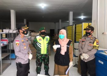 Kapolres Natuna Pimpin Pengamanan Kedatangan Vaksin Covid-19