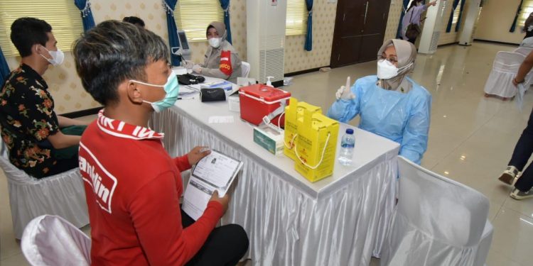 Polda Kepri Kembali Melaksakan Vaksinasi Massal