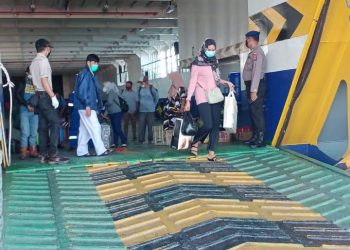 Polres Natuna Laksanakan Pengecekan K.M Bahtera Nusantara di Pelabuhan Penagi