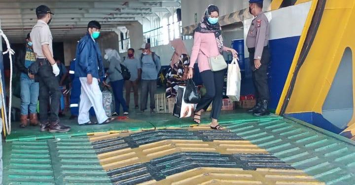 Polres Natuna Laksanakan Pengecekan K.M Bahtera Nusantara di Pelabuhan Penagi