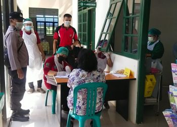 Polsek Patangkep Tutui Amankan Pelaksanaan Vaksinasi Covid-19.