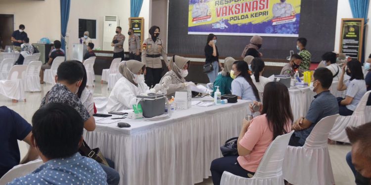 Respon Vaksinasi Polda Kepri Laksanakan Vaksinasi Massal pada Masyarakat
