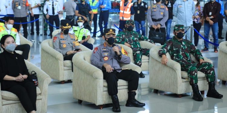 Tinjau Arus Mudik di Bandara Soetta, Kapolri Minta Perketat Pengawasan Warga dari Luar Negeri