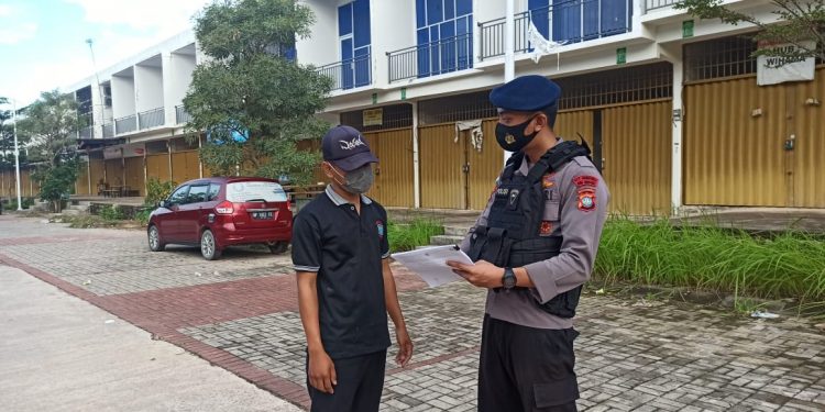 Unit KBR Brimob Kepri Lakukan Penyemprotan Desinfektan di Kota Batam
