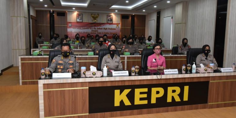 Virtual, Ibu Asuh Polwan Polda Kepri Bersama Polwan Polda Kepri dan Jajaran Ikuti Tatap Muka Ibu Asuh Polwan RI