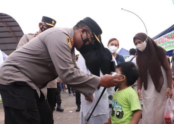 Wakapolda Kepri Tinjau Situasi Kamtibmas Serta Bagikan Masker Kepada Masyarakat dan Pengecekan Posko PPKM Kampung Tangguh