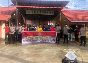 Bagi- Bagi Masker Oleh Polsek Siantan dan Partai Politik