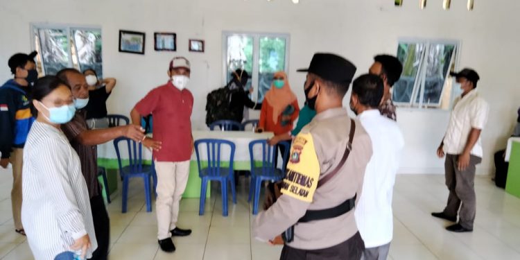 Bhabinkamtibmas Siantan Selatan, Kawal Vaksinisasi Tahap I ke Pulau Telaga Kecil
