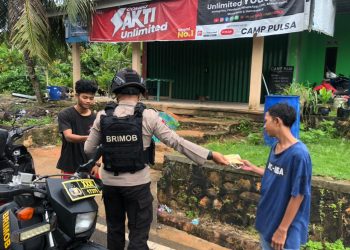 Brimob Polda Kepri Patroli Gencar Berikan Himbauan Prokes Kepada Masyarakat