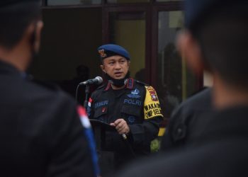Cegah Penyebaran Covid-19, Satbrimob Polda Kepri Lakukan Penyemprotan Desinfektan