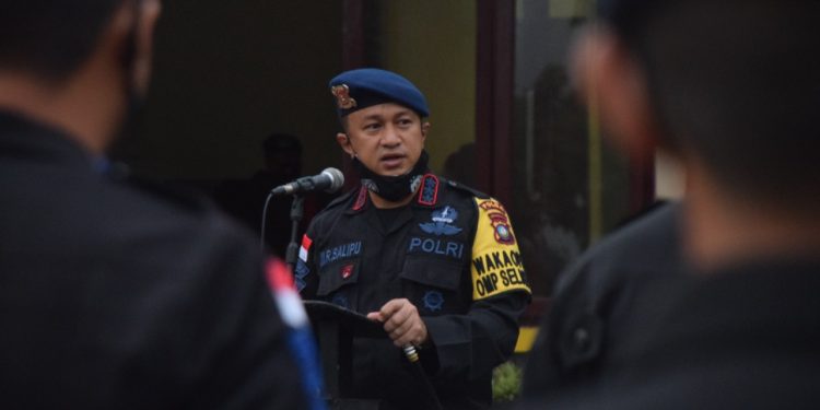 Cegah Penyebaran Covid-19, Satbrimob Polda Kepri Lakukan Penyemprotan Desinfektan