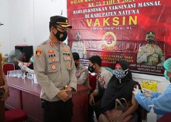 Ciptakan Rasa Aman, Kapolres Natuna Tinjau Pelaksanaan Vaksinasi