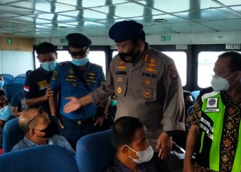 Ditpolairud Polda Kepri Beri Himbauan Prokes 5M di Beberapa Pelabuhan Domestik di Provinsi Kepri