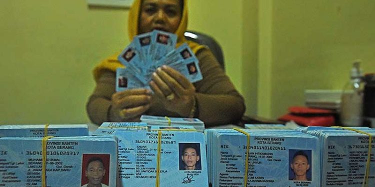 Duh, Foto Selfie KTP Diperjualbelikan! Kominfo dan Polri Turun Tangan